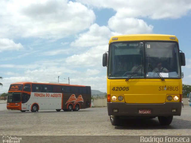 Viação Itapemirim 42005 na cidade de Caruaru, Pernambuco, Brasil, por Rodrigo Fonseca. Número da foto: #2239945.