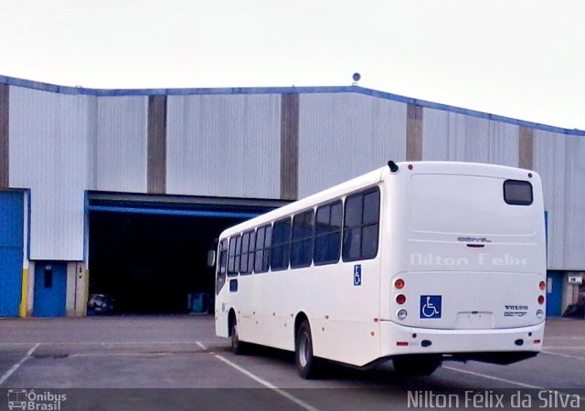 Volvo  na cidade de Curitiba, Paraná, Brasil, por Nilton Félix da Silva. Número da foto: #2240725.