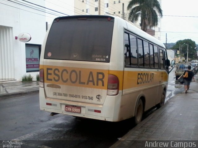 Escolares 5989 na cidade de Montes Claros, Minas Gerais, Brasil, por Andrew Campos. ID da foto: 2214286.