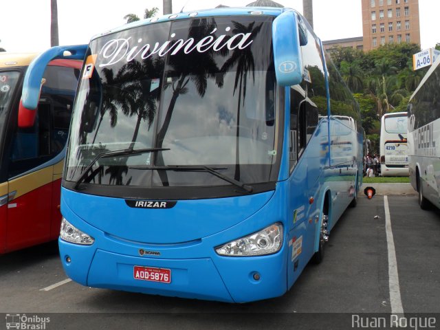 Divinéia Turismo 2000 na cidade de Aparecida, São Paulo, Brasil, por Ruan Roque. Número da foto: #2247145.
