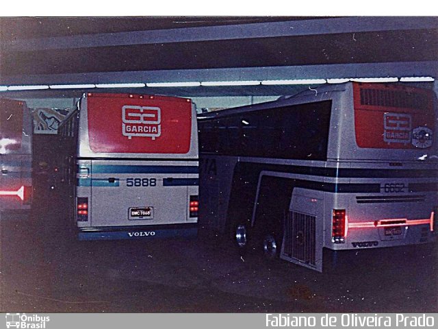 Viação Garcia 5888 na cidade de Pardinho, São Paulo, Brasil, por Fabiano de Oliveira Prado. Número da foto: #2247100.