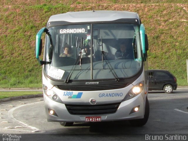 Grandino Transportes 1300 na cidade de Taboão da Serra, São Paulo, Brasil, por Bruno Santino. Número da foto: #2247818.