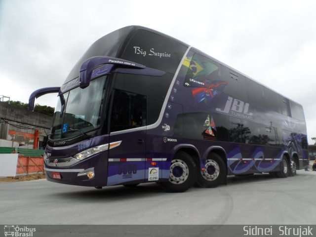 JBL Turismo 5600 na cidade de Curitiba, Paraná, Brasil, por Sidnei Machado Strujak. Número da foto: #2250429.