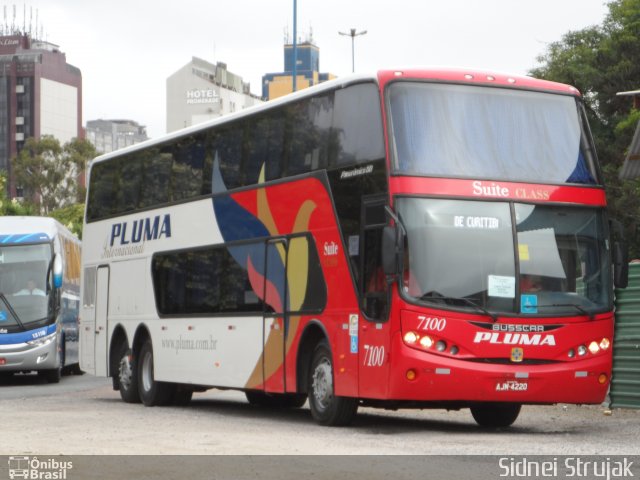 Pluma Conforto e Turismo 7100 na cidade de Curitiba, Paraná, Brasil, por Sidnei Machado Strujak. Número da foto: #2254328.