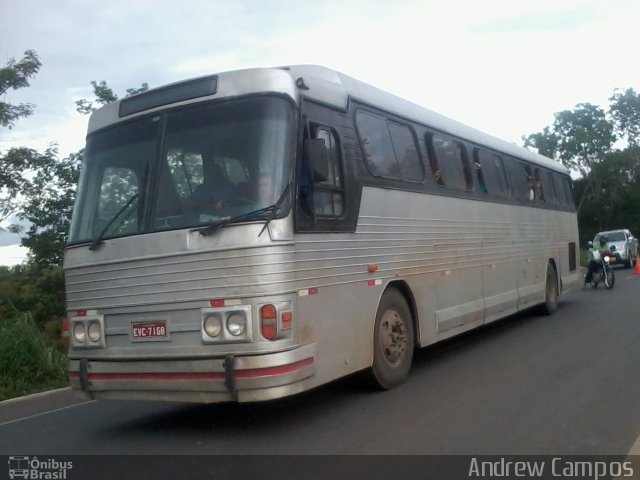 Ônibus Particulares 7168 na cidade de Buritizeiro, Minas Gerais, Brasil, por Andrew Campos. Número da foto: #2255164.