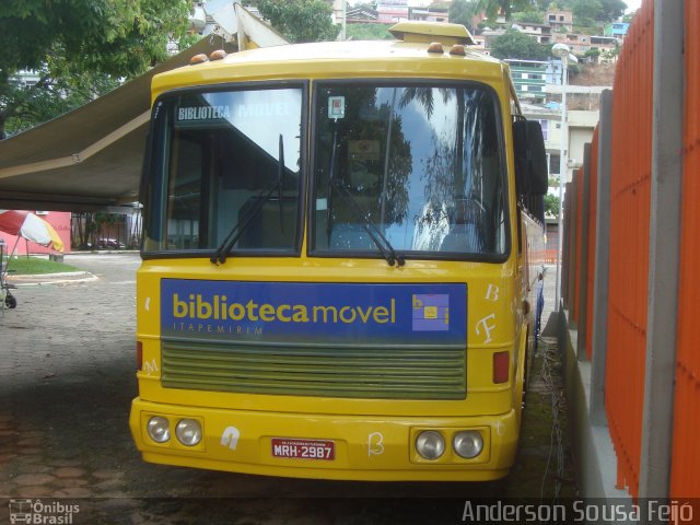 Viação Itapemirim BIBLIOTECA MóVEL na cidade de Cachoeiro de Itapemirim, Espírito Santo, Brasil, por Anderson Sousa Feijó. Número da foto: #2261063.