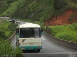 Ônibus Particulares SN na cidade de Antônio Dias, Minas Gerais, Brasil, por JUNIOR JUNIOR. ID da foto: :id.