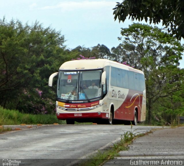 Viação São Bento Ribeirão Preto 11010 na cidade de Araxá, Minas Gerais, Brasil, por Guilherme Antonio. Número da foto: #2224500.