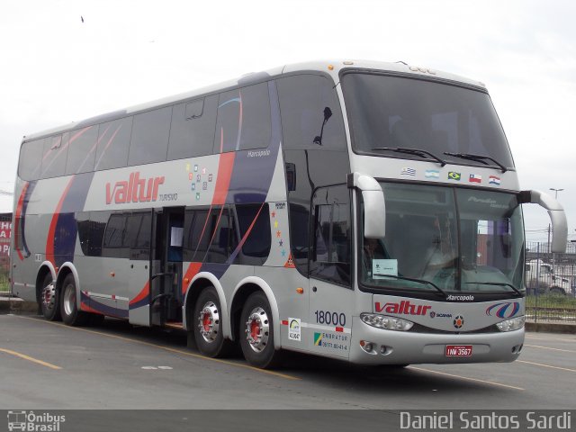 Valtur Turismo - Constantina Turismo Ltda(RS) 18000 na cidade de Santos, São Paulo, Brasil, por Daniel Santos Sardi. ID da foto: 1597531.