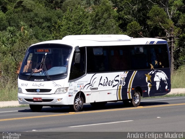 Líder Sul Turismo 5010 na cidade de Irati, Paraná, Brasil, por André Felipe Mudrei. Número da foto: #1601762.