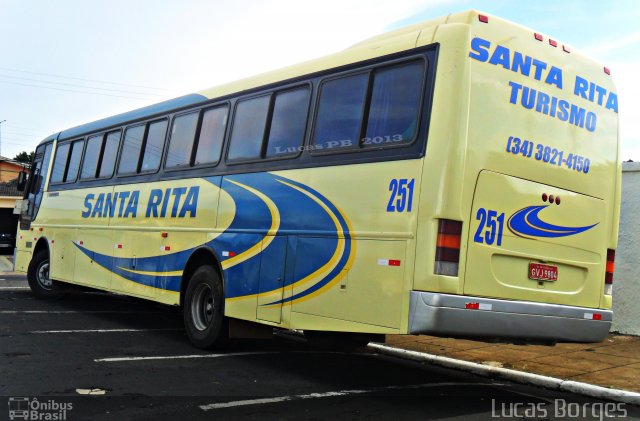 Expresso Santa Rita 251 na cidade de Araxá, Minas Gerais, Brasil, por Lucas Borges . Número da foto: #1611271.