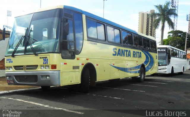 Expresso Santa Rita 251 na cidade de Araxá, Minas Gerais, Brasil, por Lucas Borges . Número da foto: #1611267.