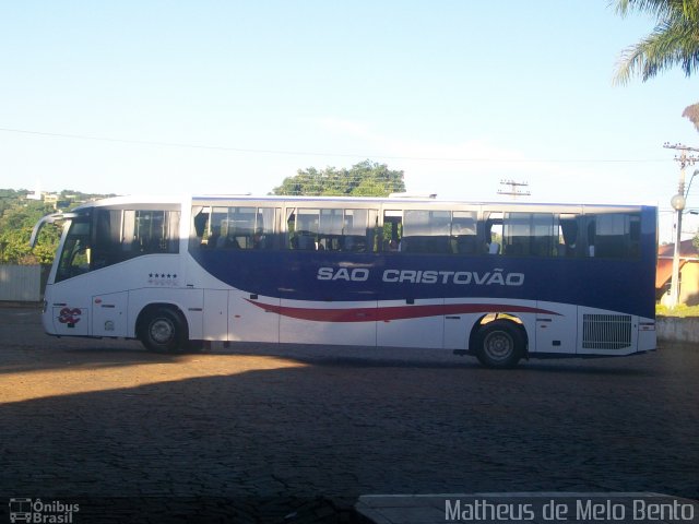 Viação São Cristóvão 2440 na cidade de Dores do Indaiá, Minas Gerais, Brasil, por Matheus de Melo Bento. Número da foto: #1613584.