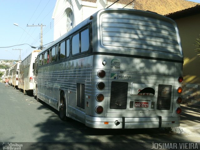 Ônibus Particulares 2727 na cidade de Curvelo, Minas Gerais, Brasil, por Josimar Vieira. ID da foto: 1614931.