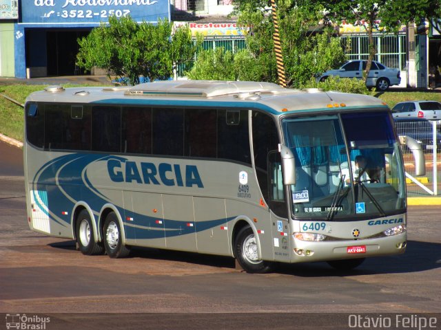 Viação Garcia 6409 na cidade de Foz do Iguaçu, Paraná, Brasil, por Otavio Felipe Balbinot. Número da foto: #1617712.