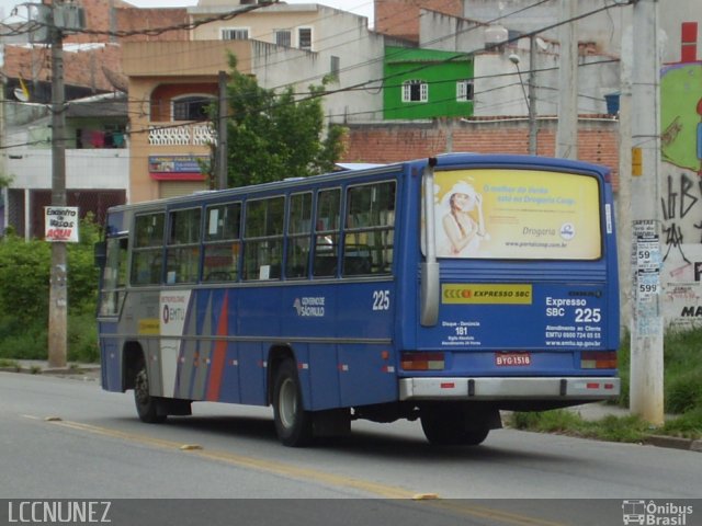 Expresso SBC 225 na cidade de Diadema, São Paulo, Brasil, por Luis Nunez. Número da foto: #1618815.