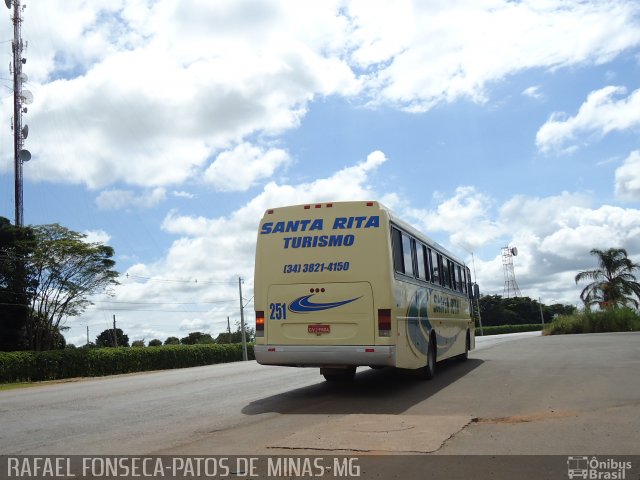 Expresso Santa Rita 251 na cidade de Patos de Minas, Minas Gerais, Brasil, por RAFAEL  JUNIO FONSECA. Número da foto: #1619942.