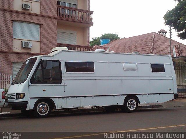 Motorhomes 7289 na cidade de Santo Ângelo, Rio Grande do Sul, Brasil, por Rudinei Francisco Mantovani. Número da foto: #1631308.