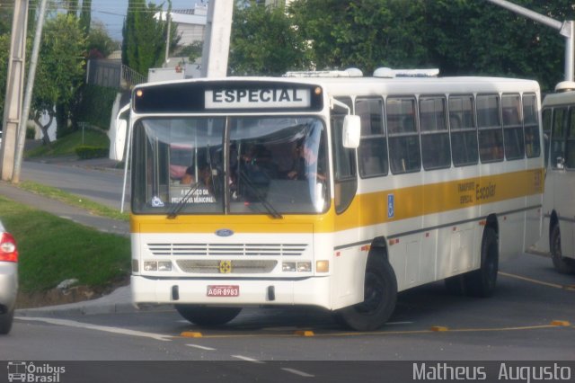 Escolares AGR8983 na cidade de Curitiba, Paraná, Brasil, por Matheus Augusto. Número da foto: #1636014.