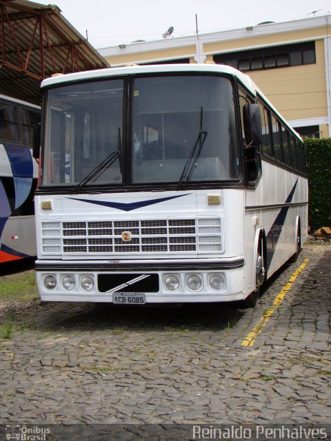 Ônibus Particulares 6085 na cidade de Ponta Grossa, Paraná, Brasil, por Reinaldo Penha. Número da foto: #1637099.