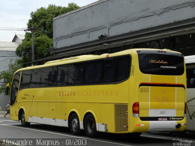 Viação Itapemirim 5807 na cidade de Rio de Janeiro, Rio de Janeiro, Brasil, por Alexandre  Magnus. Número da foto: #1581829.