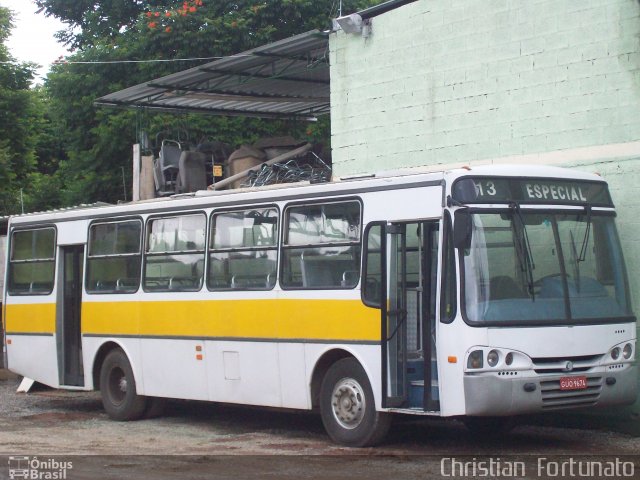 Ônibus Particulares 9674 na cidade de Ubá, Minas Gerais, Brasil, por Christian  Fortunato. Número da foto: #1583632.