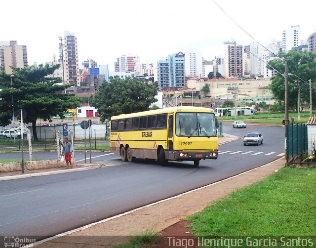 Viação Itapemirim 30087 na cidade de Ribeirão Preto, São Paulo, Brasil, por Tiago Henrique Garcia dos Santos. ID da foto: 1584918.