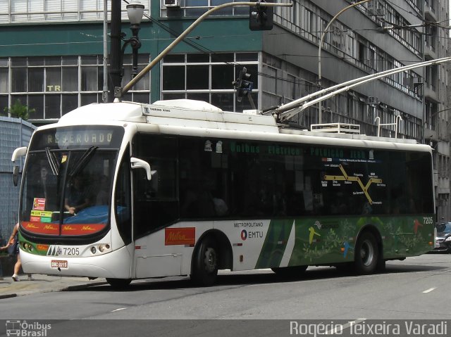 Metra - Sistema Metropolitano de Transporte 7205 na cidade de São Paulo, São Paulo, Brasil, por Rogério Teixeira Varadi. ID da foto: 1590126.