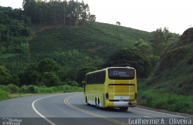 Viação Itapemirim 8073 na cidade de Manhuaçu, Minas Gerais, Brasil, por Guilherme A.  Oliveira. ID da foto: 1589803.