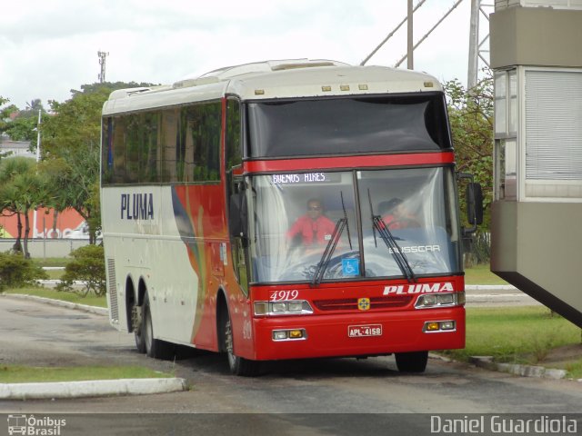 Pluma Conforto e Turismo 4919 na cidade de Florianópolis, Santa Catarina, Brasil, por Daniel Guardiola. Número da foto: #1592968.
