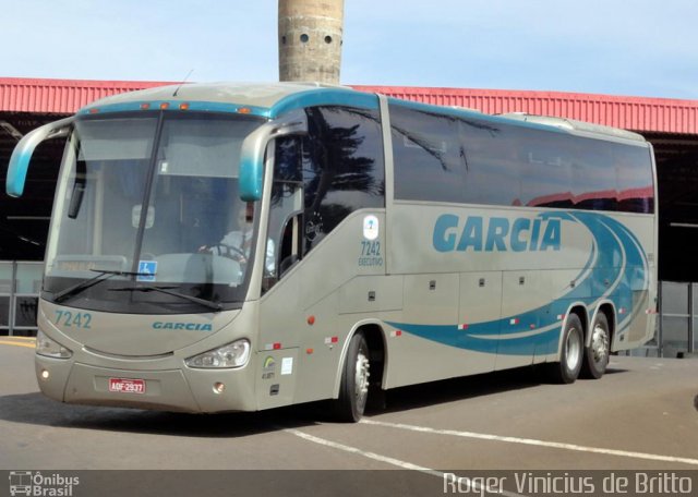 Viação Garcia 7242 na cidade de Londrina, Paraná, Brasil, por Roger Vinicius de Britto. Número da foto: #1659725.