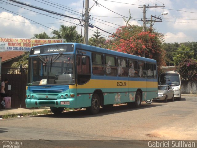 Escolares 801 na cidade de Belo Horizonte, Minas Gerais, Brasil, por Gabriel Sullivan. Número da foto: #1662526.