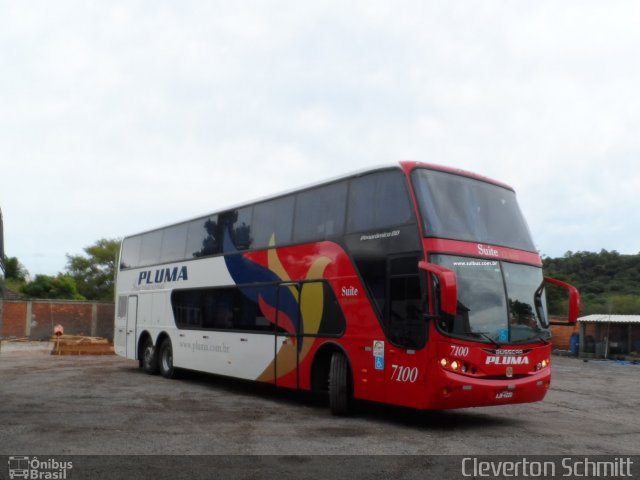 Pluma Conforto e Turismo 7100 na cidade de Santa Maria, Rio Grande do Sul, Brasil, por Cleverton Schmitt. Número da foto: #1668342.