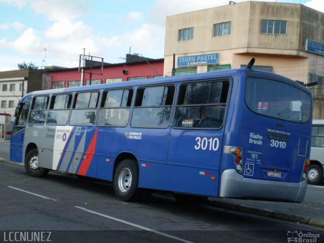 Viação Riacho Grande 3010 na cidade de São Bernardo do Campo, São Paulo, Brasil, por Luis Nunez. Número da foto: #1671105.