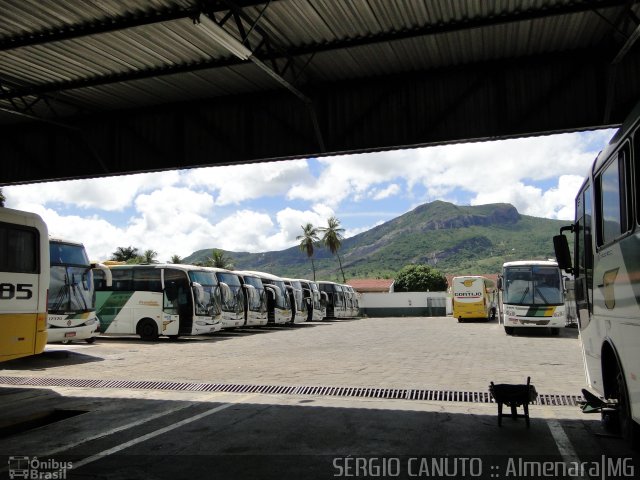 Empresa Gontijo de Transportes Garagem AMJ na cidade de Almenara, Minas Gerais, Brasil, por Sérgio Augusto Braga Canuto. ID da foto: 1673220.