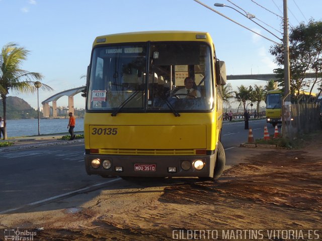 Viação Itapemirim 30135 na cidade de Vitória, Espírito Santo, Brasil, por Gilberto Martins. ID da foto: 1676882.