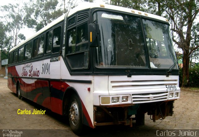 Expresso São Luiz 5090 na cidade de Goiânia, Goiás, Brasil, por Carlos Júnior. Número da foto: #1642217.