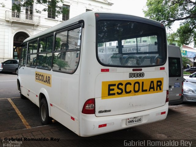 Escolares 4480 na cidade de Passos, Minas Gerais, Brasil, por Gabriel Romualdo Rey . Número da foto: #1683106.
