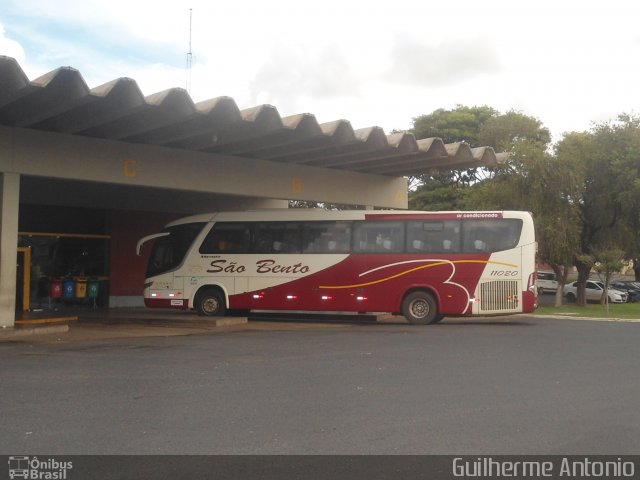 Viação São Bento Ribeirão Preto 11020 na cidade de Araxá, Minas Gerais, Brasil, por Guilherme Antonio. Número da foto: #1688099.