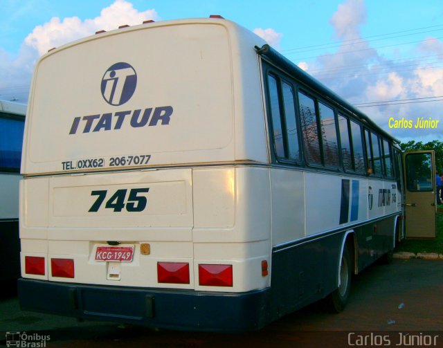 Itatur 745 na cidade de Mambaí, Goiás, Brasil, por Carlos Júnior. Número da foto: #1690482.