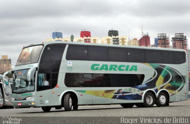 Viação Garcia 7174 na cidade de Londrina, Paraná, Brasil, por Roger Vinicius de Britto. ID da foto: 1697896.