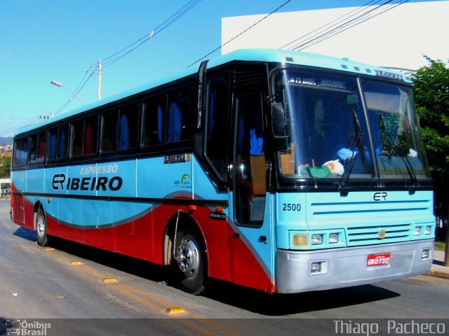 Expresso Ribeiro 2500 na cidade de Montes Claros, Minas Gerais, Brasil, por Thiago  Pacheco. Número da foto: #1643617.