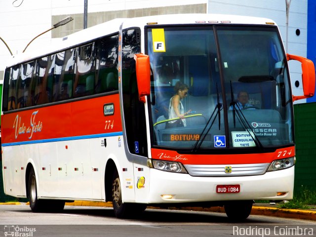 Viação Vale do Tietê 774 na cidade de São Paulo, São Paulo, Brasil, por Rodrigo Coimbra. Número da foto: #1702453.
