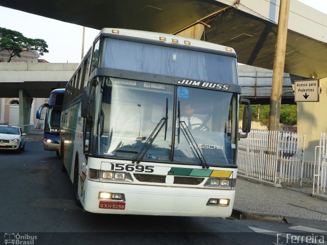 Empresa Gontijo de Transportes 15695 na cidade de Belo Horizonte, Minas Gerais, Brasil, por Fabri Ferreira. ID da foto: 1645789.