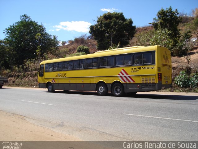 Viação Itapemirim 42007 na cidade de Governador Valadares, Minas Gerais, Brasil, por Carlos Renato de Souza. ID da foto: 1647531.