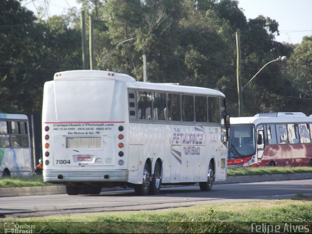 Petkowicz Turismo 7004 na cidade de Rio Grande, Rio Grande do Sul, Brasil, por Felipe Alves. Número da foto: #1655162.