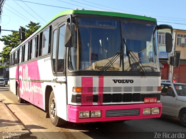 Ônibus Particulares GNI5019 na cidade de Rio de Janeiro, Rio de Janeiro, Brasil, por Zé Ricardo Reis. ID da foto: 1726677.