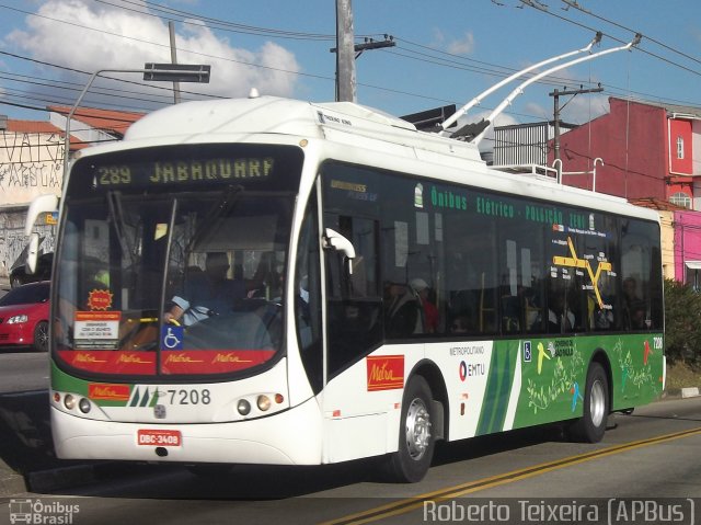 Metra - Sistema Metropolitano de Transporte 7208 na cidade de São Paulo, São Paulo, Brasil, por Roberto Teixeira. ID da foto: 1727259.