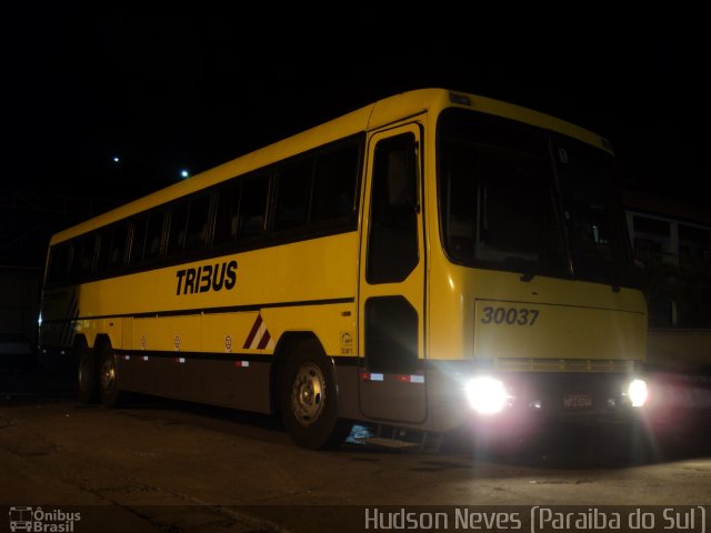 Viação Itapemirim 30037 na cidade de Paraíba do Sul, Rio de Janeiro, Brasil, por Hudson Neves. ID da foto: 1731009.