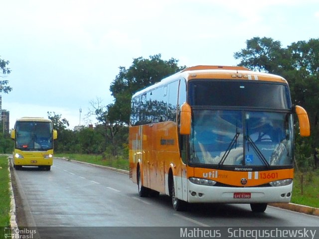 UTIL - União Transporte Interestadual de Luxo 13601 na cidade de Brasília, Distrito Federal, Brasil, por Matheus  Scheguschewsky. ID da foto: 1739071.